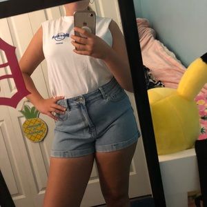 Detroit Hard Rock Cafe shirt.